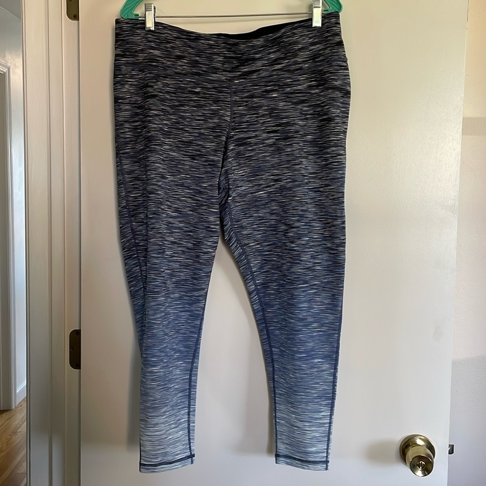 Ideology, NWOT, 2X, purple to blue to white ombré calf length womens leggings.
